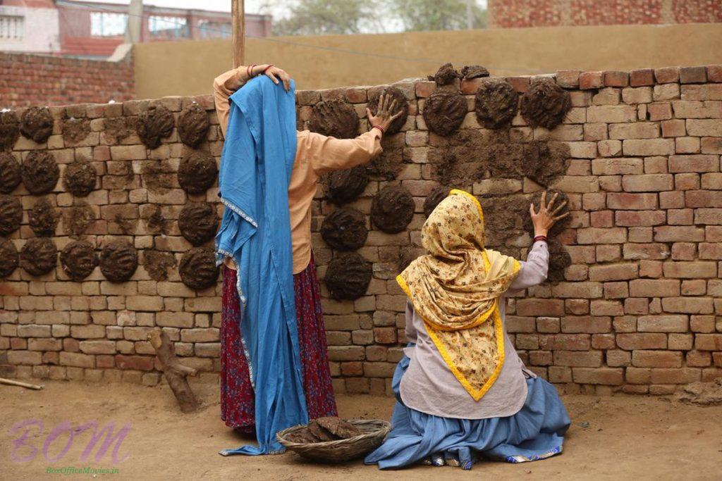 A desi pic of Taapsee Pannu and Bhumi Pednekar from Sand Ki Aankh