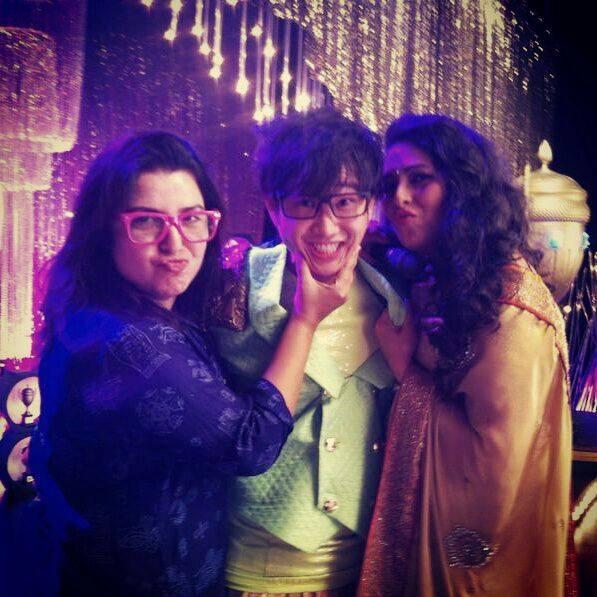 A funny picture of Jason Tham on the sets of HNY with Farah Khan and Geeta Kapur