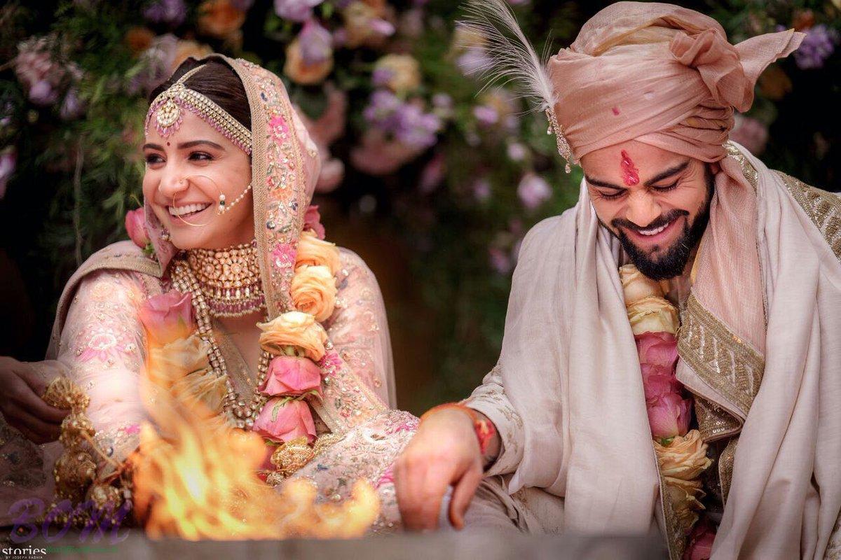 A lovely pic of Anushka Sharma and Virat Kohli during 7 promises of marraige