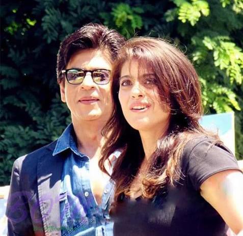 A lovely picture of Bollywood most beautiful romantic couple ever - Shahrukh and Kajol