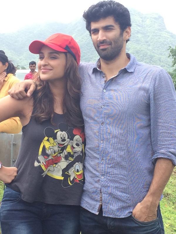 A perfect picture of Parineeti Chopra with Aditya Roy Kapur during Dawat-E-Ishq promotion