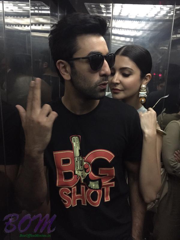 A quirky picture of Ranbir Kapoor and Anushka Sharma in a lift together