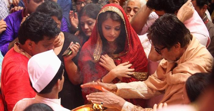 A very cute picture of Amitabh Ji, Abhishek and Aishwarya taking aarti at Lal Baug Cha Raja