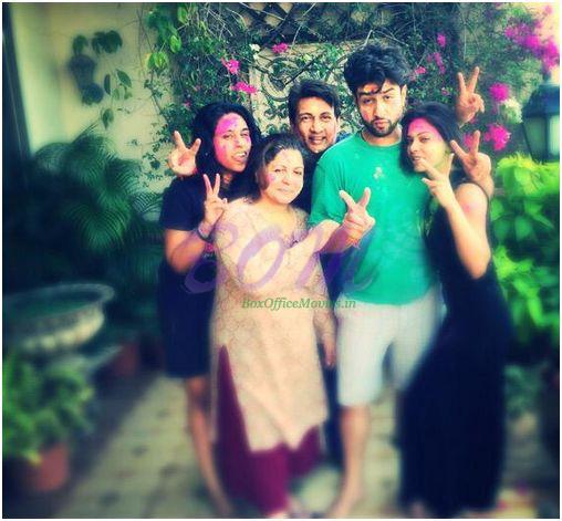 Adhyayan Suman Holi 2015 with Family members and Sara Loren