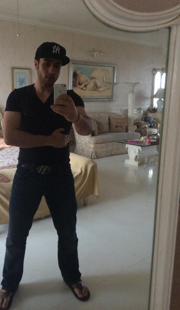 Adhyayan Suman Personal room and Selfie in the mirror