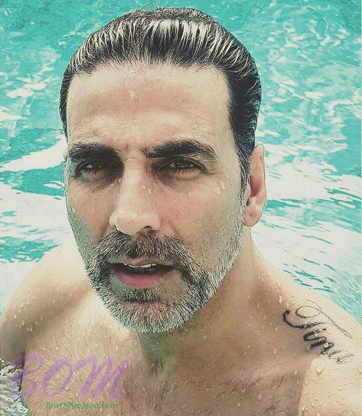 Akshay Kumar Pool Selfie