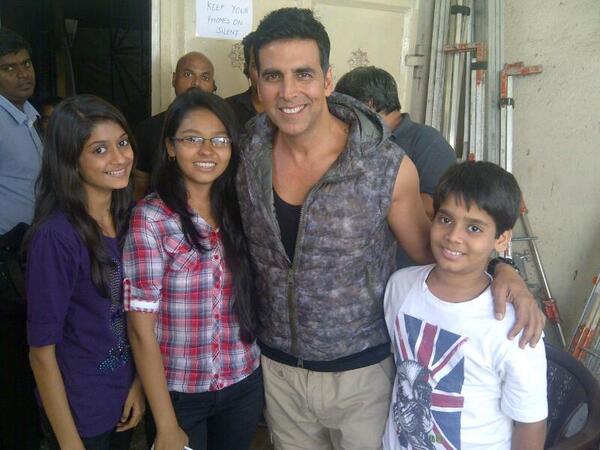 Akshay Kumar Spotted With Fans In a beautiful morning