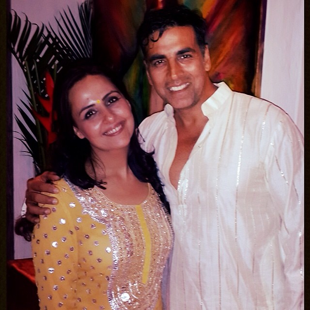 Akshay Kumar picture with sister
