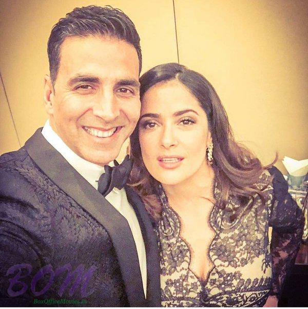 Akshay Kumar lifetime selfie with gorgeous Salma Hayek