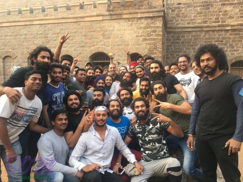 Akshay Kumar with many beard faces from the set of KESARI