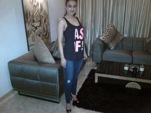 Ameesha Patel  - Taken at home .. A quik pik before leaving the house last evng..especially for all my tweethearts