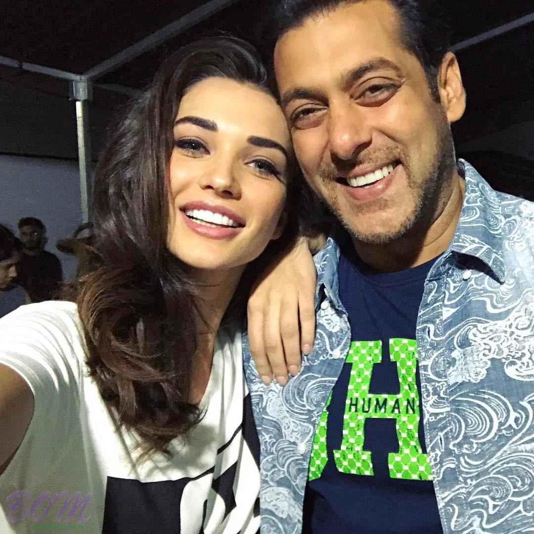 Amy Jackson selfie with Salman Khan when part of new promotional campaign