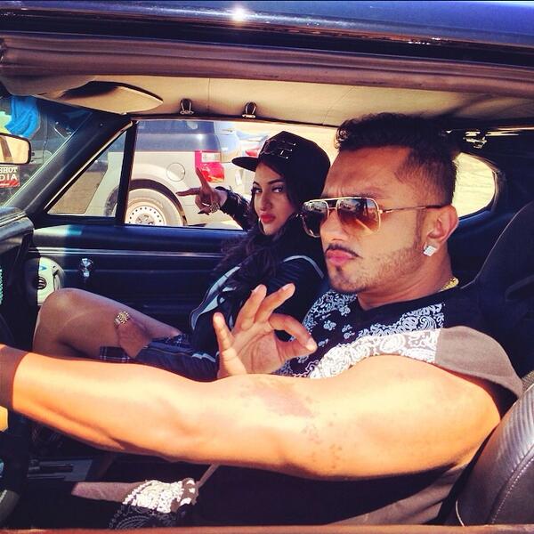 An unexpected picture of Sonakshi Sinha with Honey Singh in Car