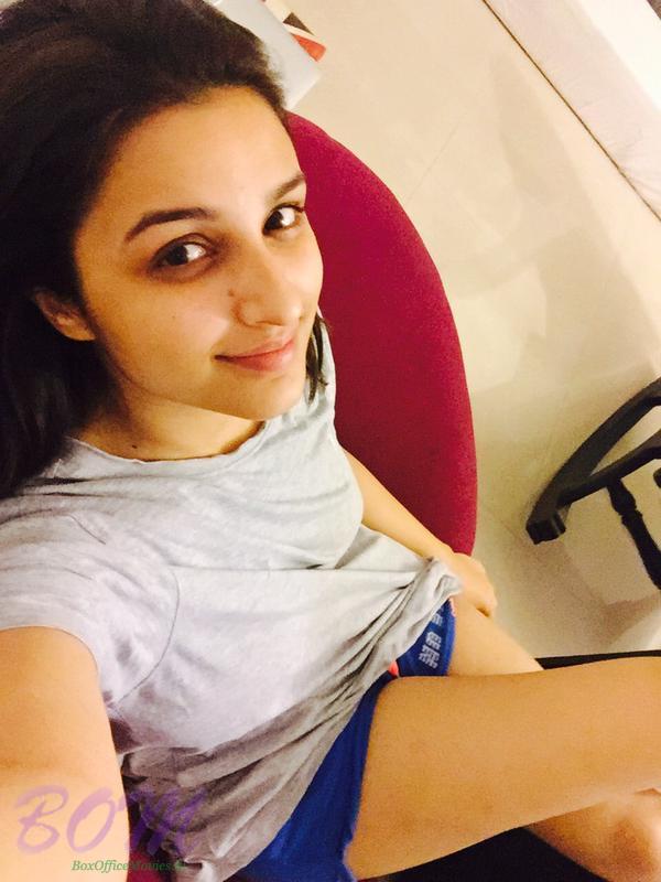 Another morning selfie by Parineeti Chopra on 25 May 2015