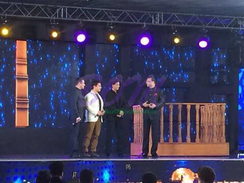 Another photo of Shahrukh Khan, SalmanKhan, and Aamir Khan together in Delhi event for Aap Ki Adalat