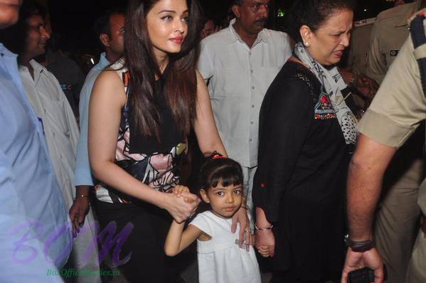 Another picture of Aishwarya Rai Bachchan while leaving for Cannes 2015