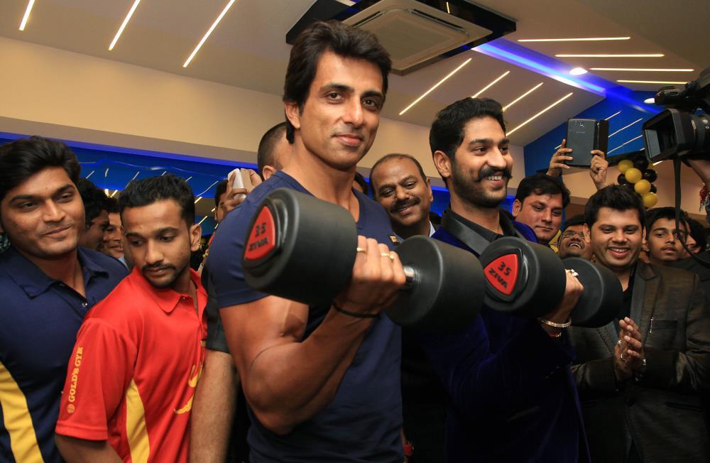 Another picture of Sonu Sood while Launches Gold’s Gym
