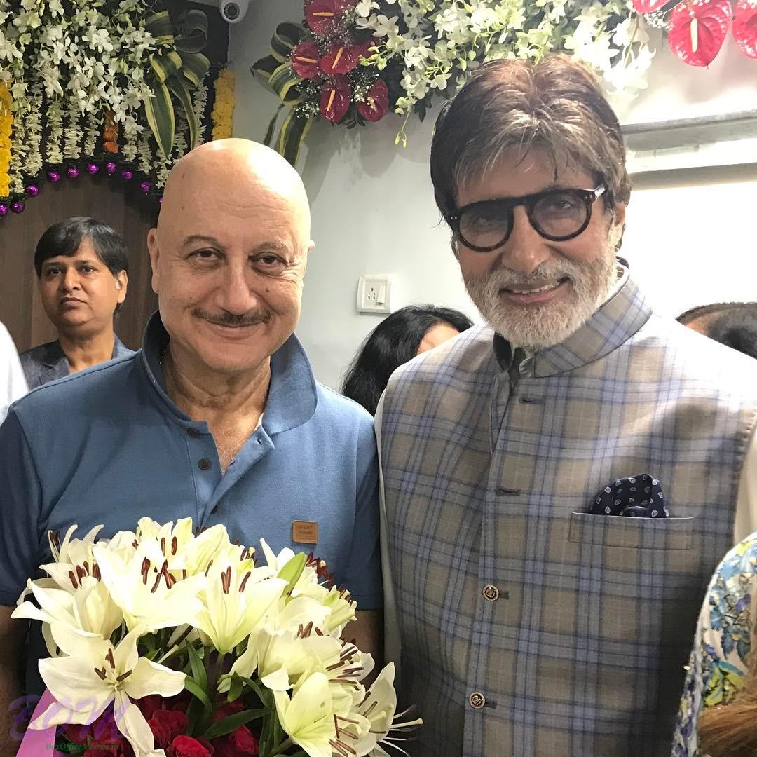 Anupam Kher find it inspirational meeting Amitabh Bachchan in this picture