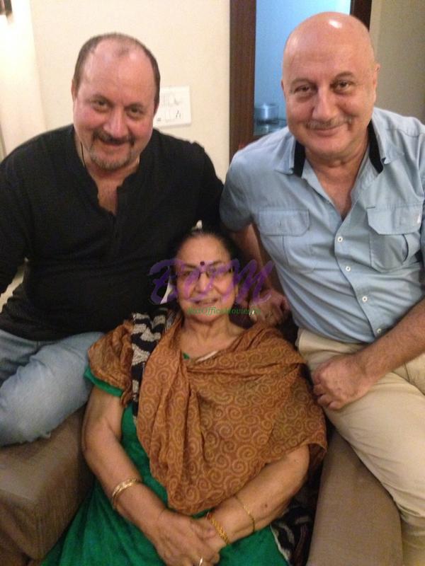 Anupam Kher with Brother Raju Kher and their Mother