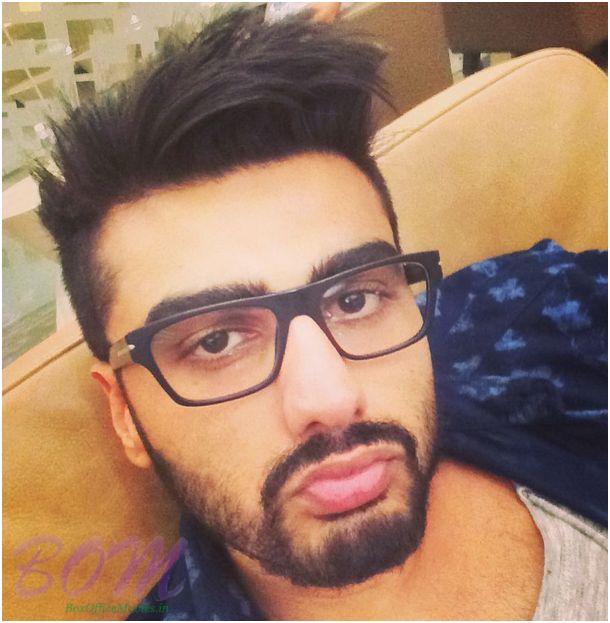 Arjun Kapoor selfie at the airport