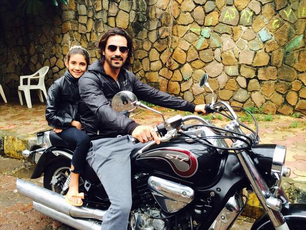 Arjun Rampal - One more in color. Myra and I enroute for haircuts to Alims.