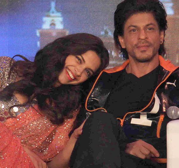 Awesome picture of Deepika Padukone and Shahrukh Khan