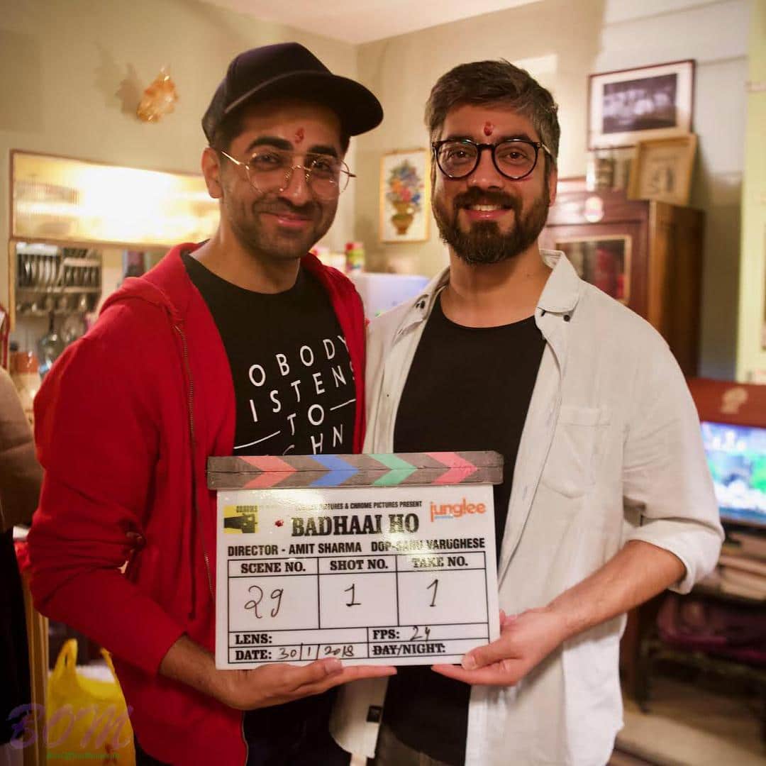 Ayushmann Khurrana holding the clipper of Badhaai Ho with the director