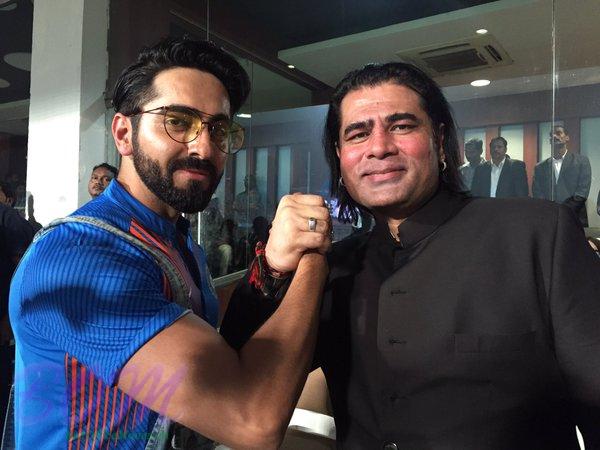 Ayushmann Khurrana with Shafqat on IndvsPak match on 19 Mar 2016