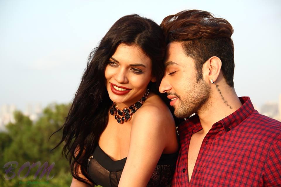 Beautiful Sara Loren and Smart Adhyayan Suman loving each other in Ishq Click