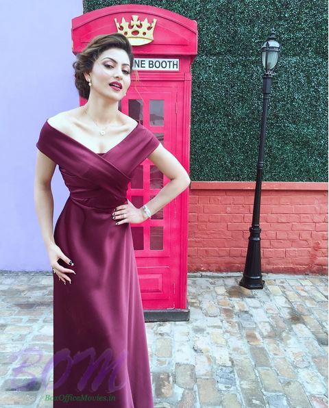 Beautiful Urvashi Rautela posing a sizzling style