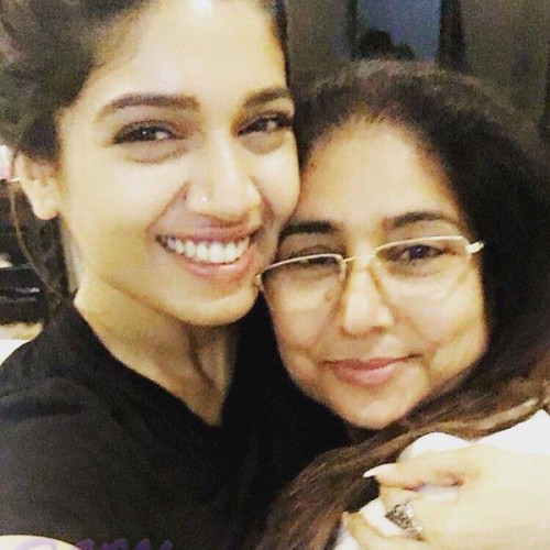 Bhumi Pednekar selfie with her mother