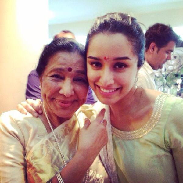 Cute Shraddha Kapoor with Lovely Asha Bhosle Ji