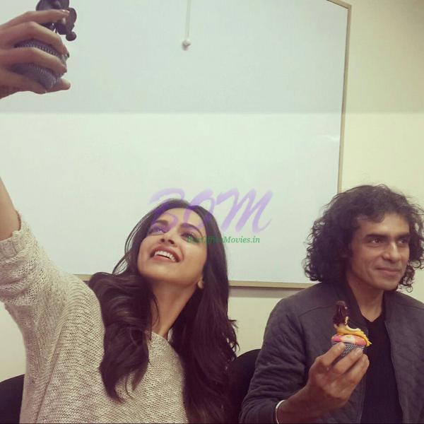 Deepika Padukone cupcake fun with Imtiaz Ali