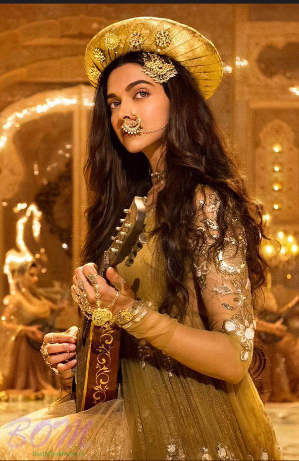 Deepika Padukone in Bajirao Mastani song Deewani Mastani