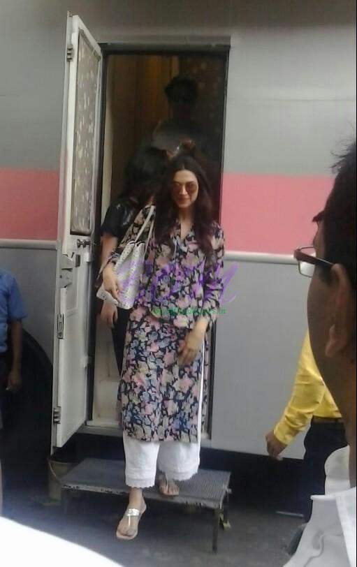 Deepika Padukone picture from the set of PIKU Film