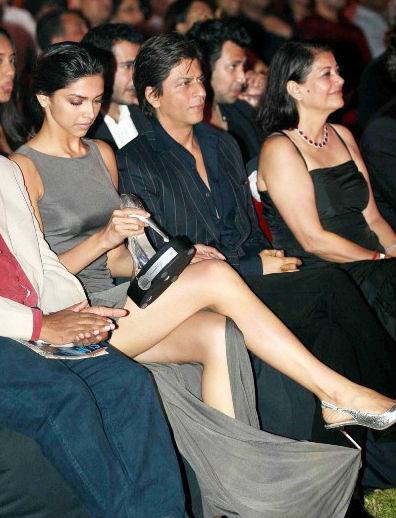 Deepika Padukone with Shahrukh Khan in an award night