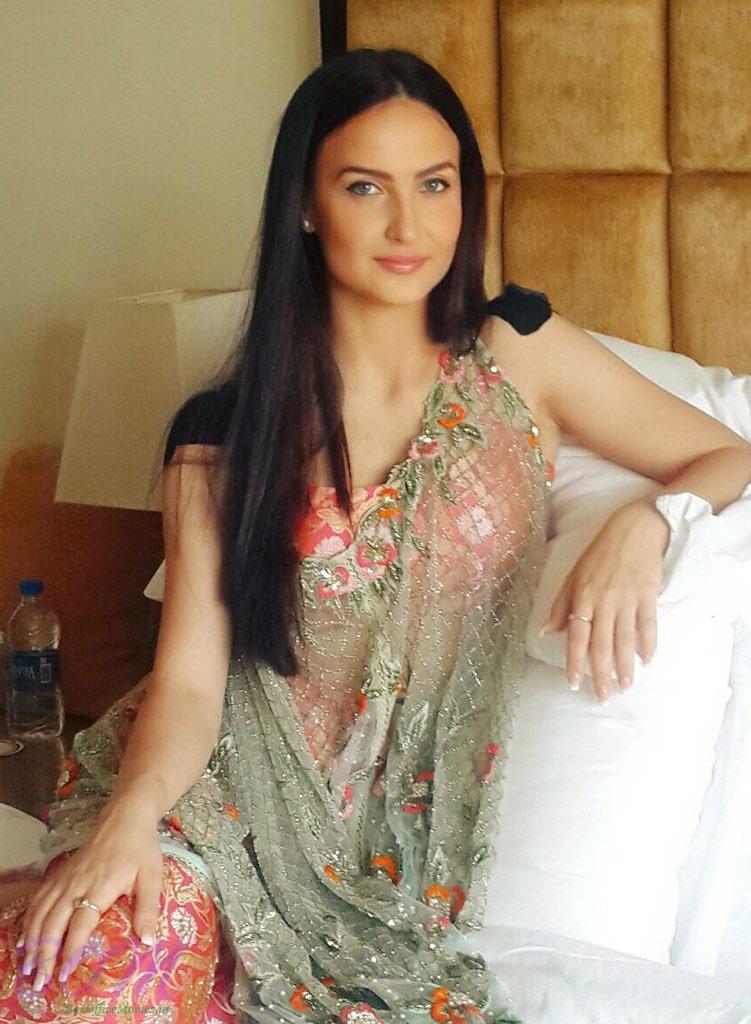 Elli Avram beautiful pic while at Surat for Dabang Event