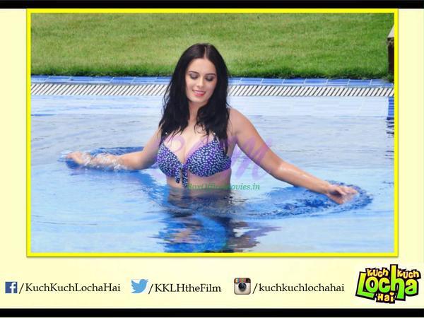 Evelyn Sharma hot batch scene from upcoming Kuch Kuch Locha Hai movie.