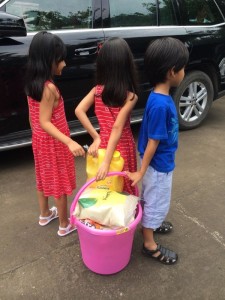 Farah Khan kids did the 'rice bucket challenge' filled up groceries 4 the girls orphanage with their piggy bank money