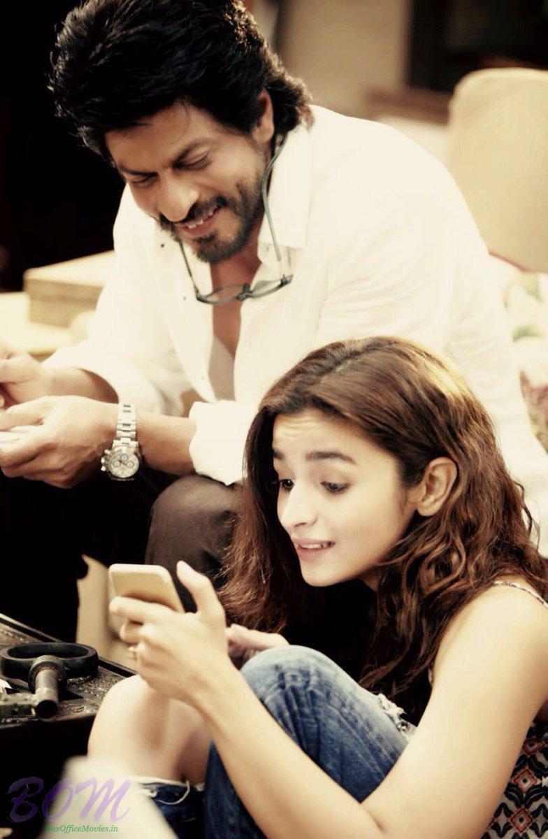 First Look of Shahrukh Khan and Alia Bhatt starrer Dear Zindagi