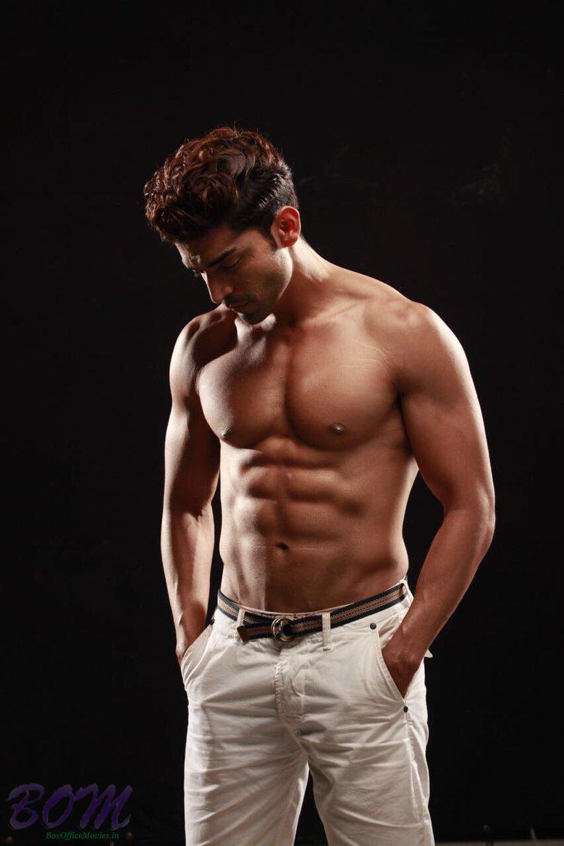 GURMEET CHOUDHARY simple pic with bare chest
