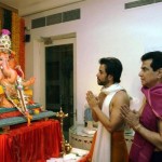 Ganpati Bappa Morya Tusshar Kapoor chants on #GaneshChaturthi with father and actor Jitendra