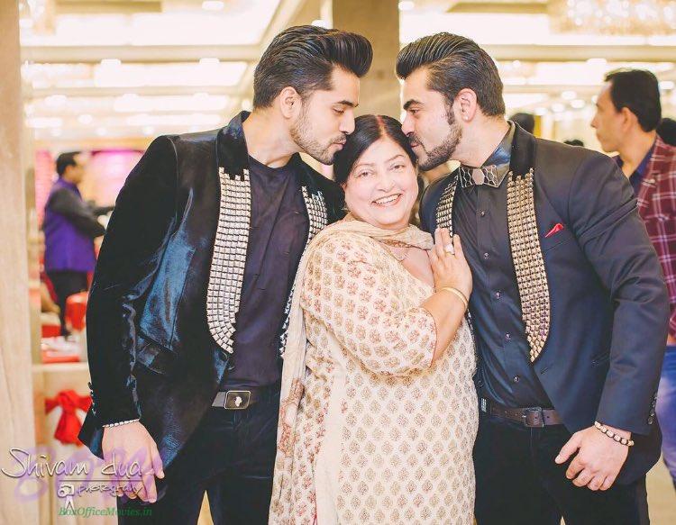 Gautam Gulati with his mother and brother on Mothers Day 2017