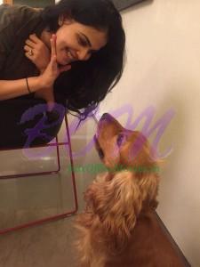 Genelia D'souza Deshmukh cute picture with a lovely doggy