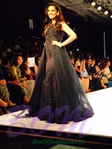 Esha Gupta looks stunning in this black dress for Mehra Ridhi