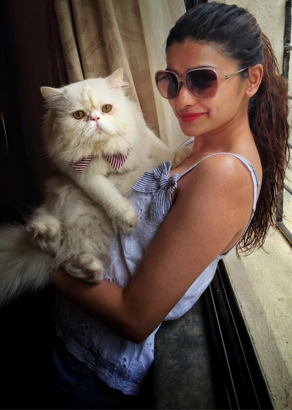 Gorgeous Prachi Desai with her little Zorro Kitty Love