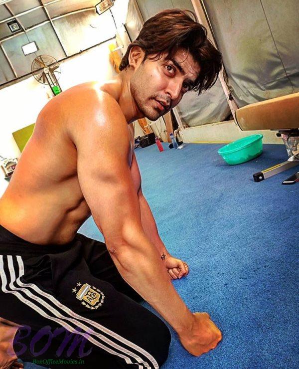 Gurmeet Choudhary warning to gymnast to keep a safe distance with this pic