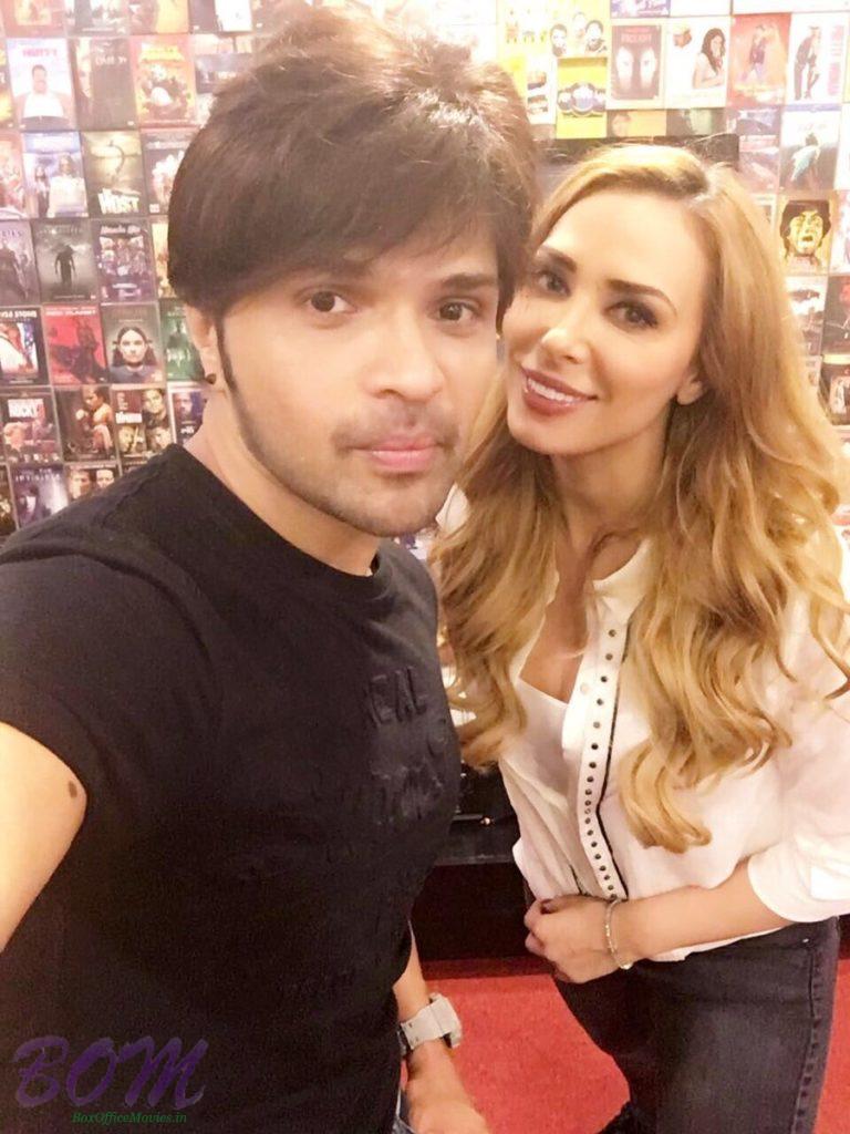 Himesh Reshammiya selfie with Lulia Vantur