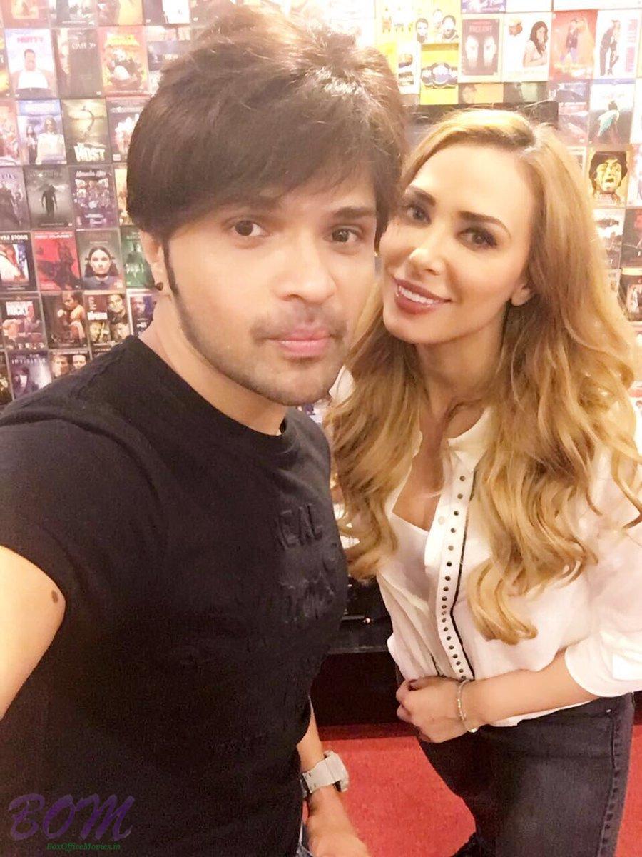 Himesh Reshammiya selfie with Lulia Vantur