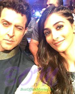 Hrithik Roshan Selfie with Pooja Hegde at Pro Kabaddi Final